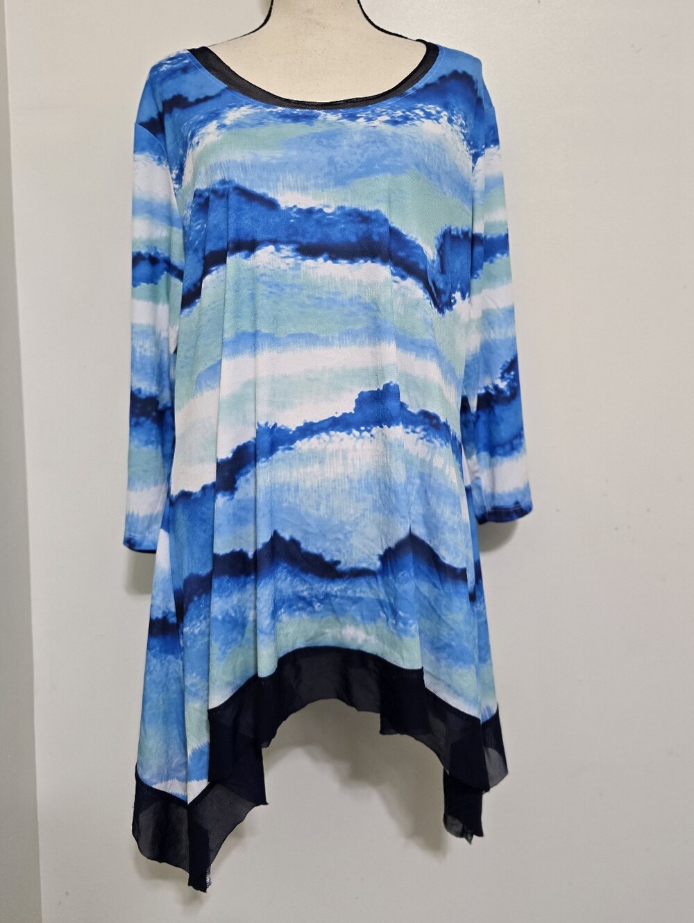 INDIGO SOUL size XL Mesh Trim 3/4 Sleeve Watercolor Sharkbite Hem Tunic Blue